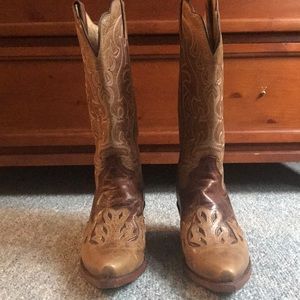 Lightly used Justin cowboy boots